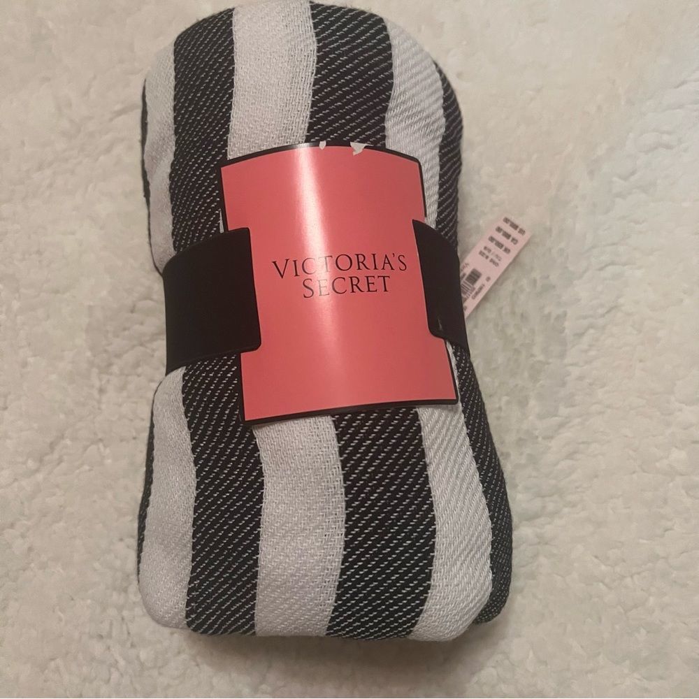 Victoria Secret Throw Brand New Black/White/Pink